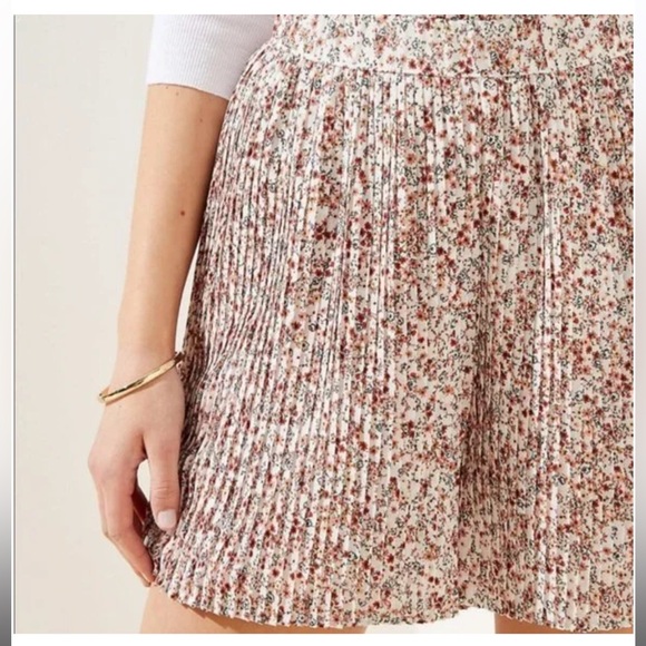 LOFT Floral High Waist Pleated Lined Shorts - Picture 3 of 14